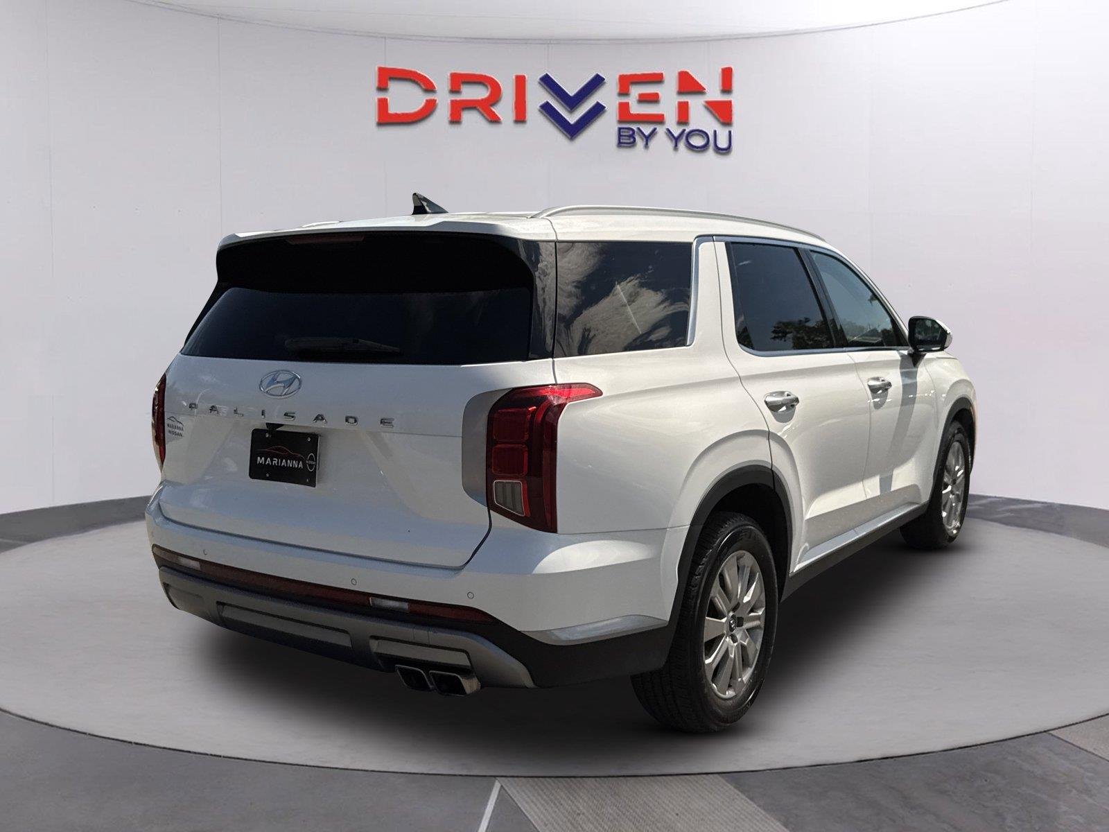 Used 2024 Hyper White Hyundai SEL 7P image 3