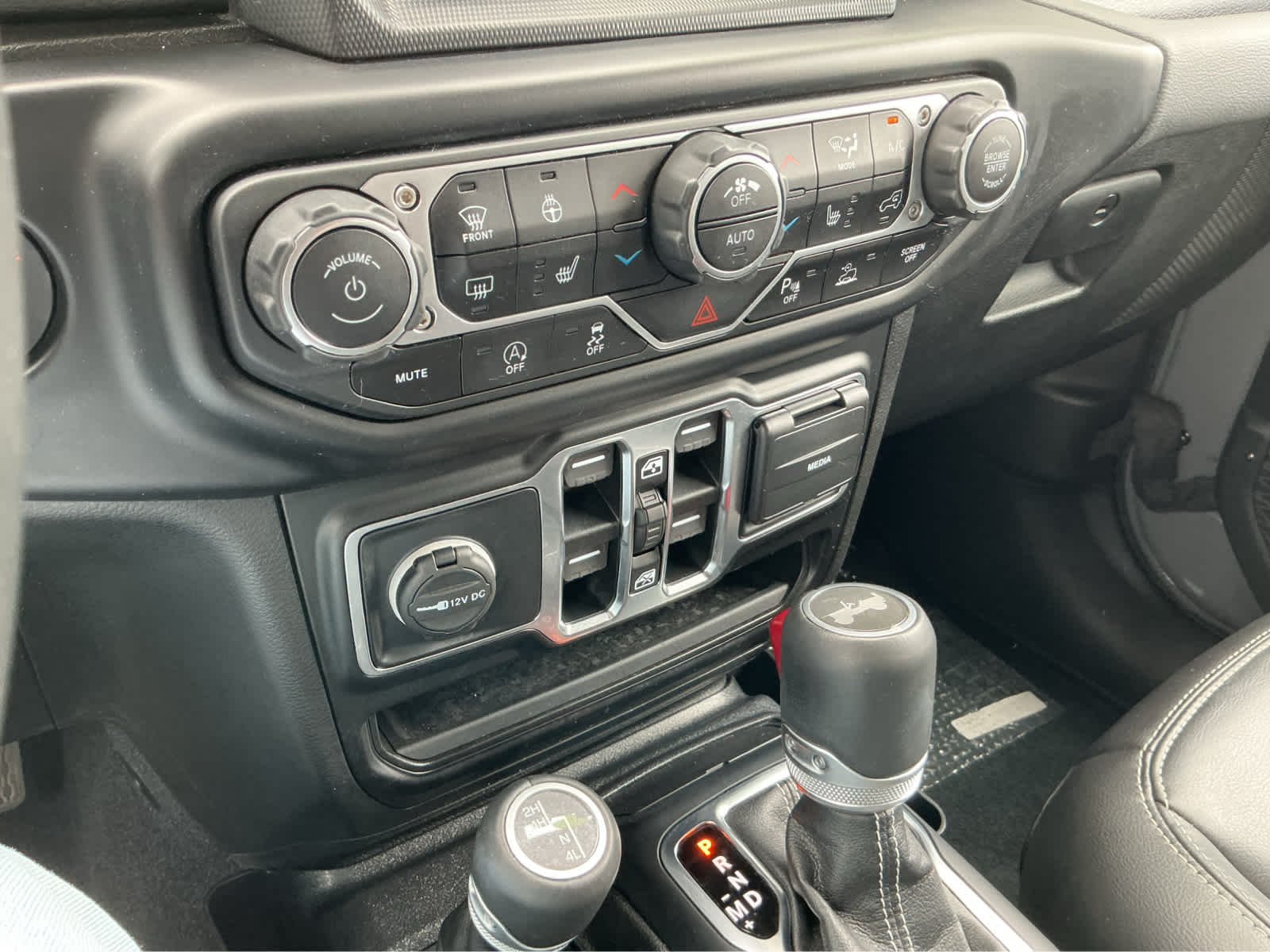 Used 2022 Sting-Gray Clearcoat Jeep Unlimited Sahara image 28