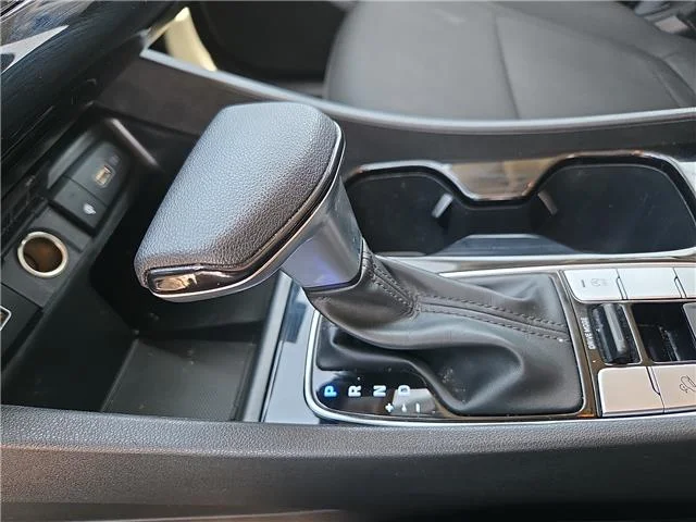 Used 2023 Serenity White Hyundai SEL Front-Wheel Drive image 17