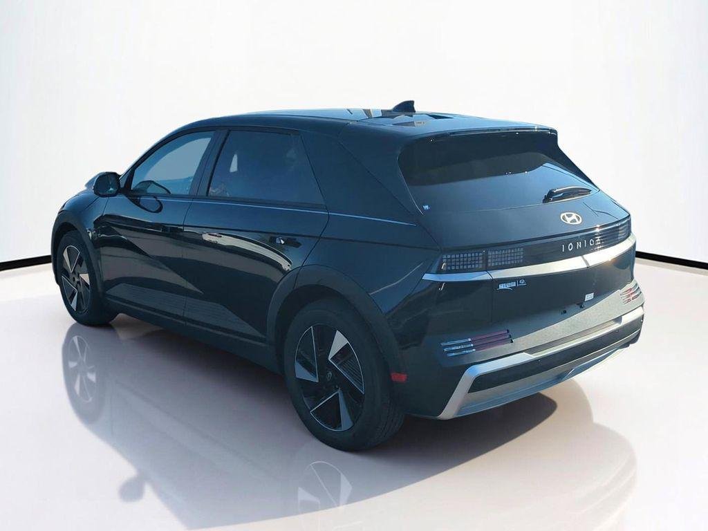 New 2026 Black Hyundai SE Standard Range image 7