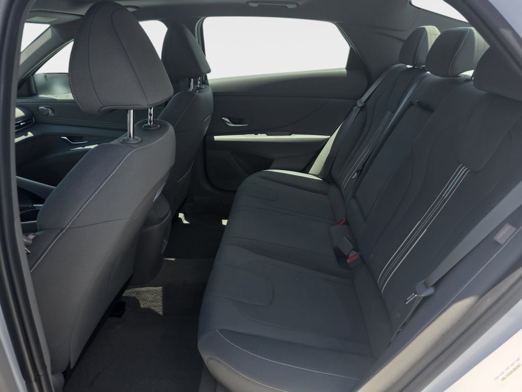 Used 2025 White Hyundai SEL Convenience image 29