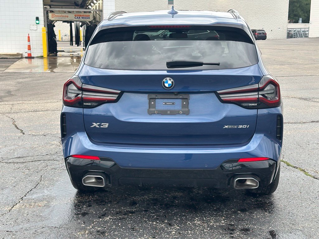 Used 2024 Blue Metallic BMW xDrive30i image 5