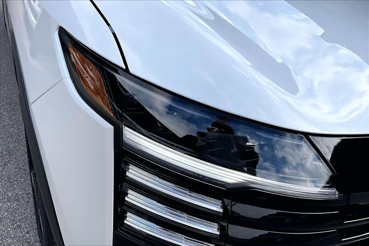 New 2026 Aspen White TriCoat / Super Black Two-tone Nissan SR image 18