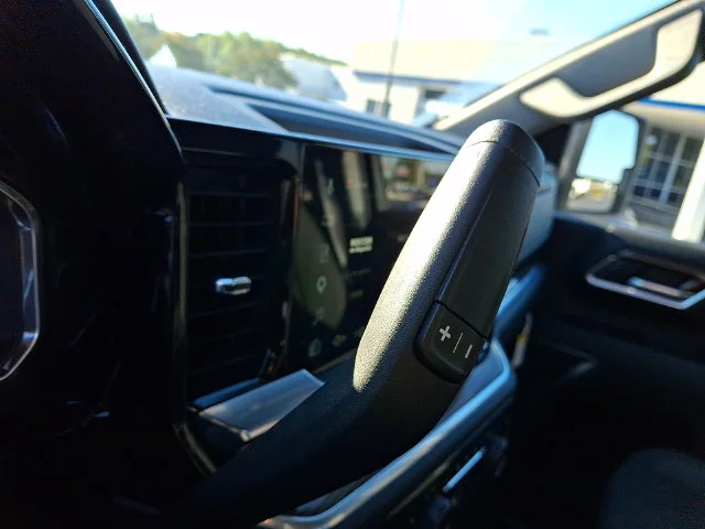 Used 2025 White Chevrolet LT image 14