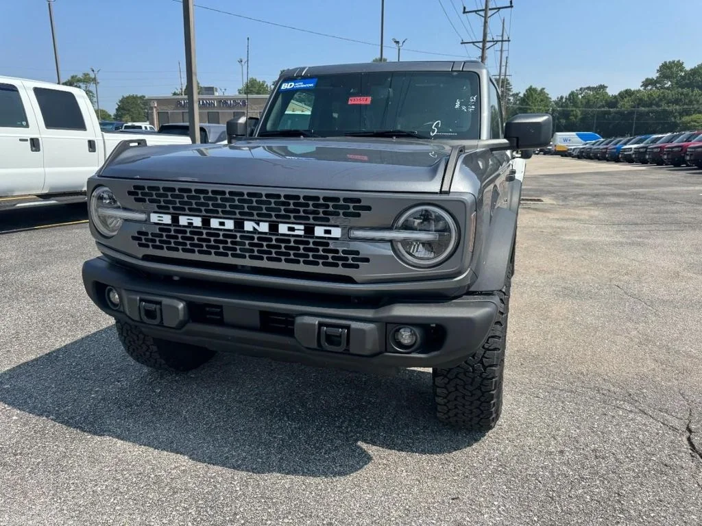 Used 2025 Carbonized Gray Metallic Ford Badlands image 5