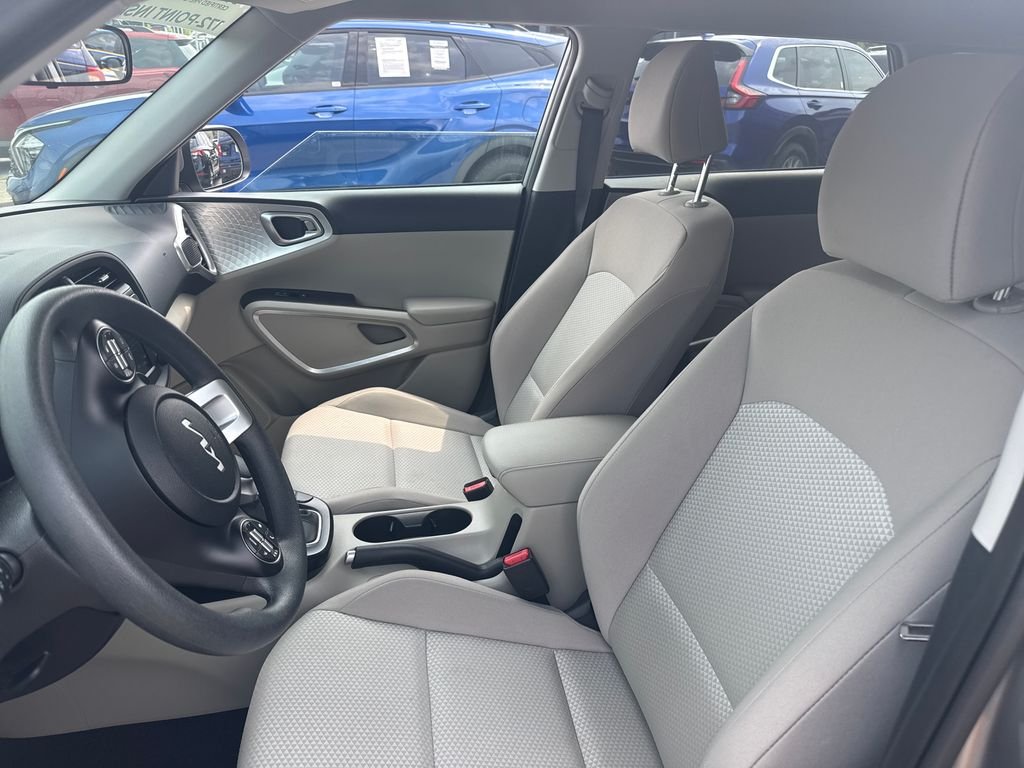 2025 Kia Soul LX - Photo 13