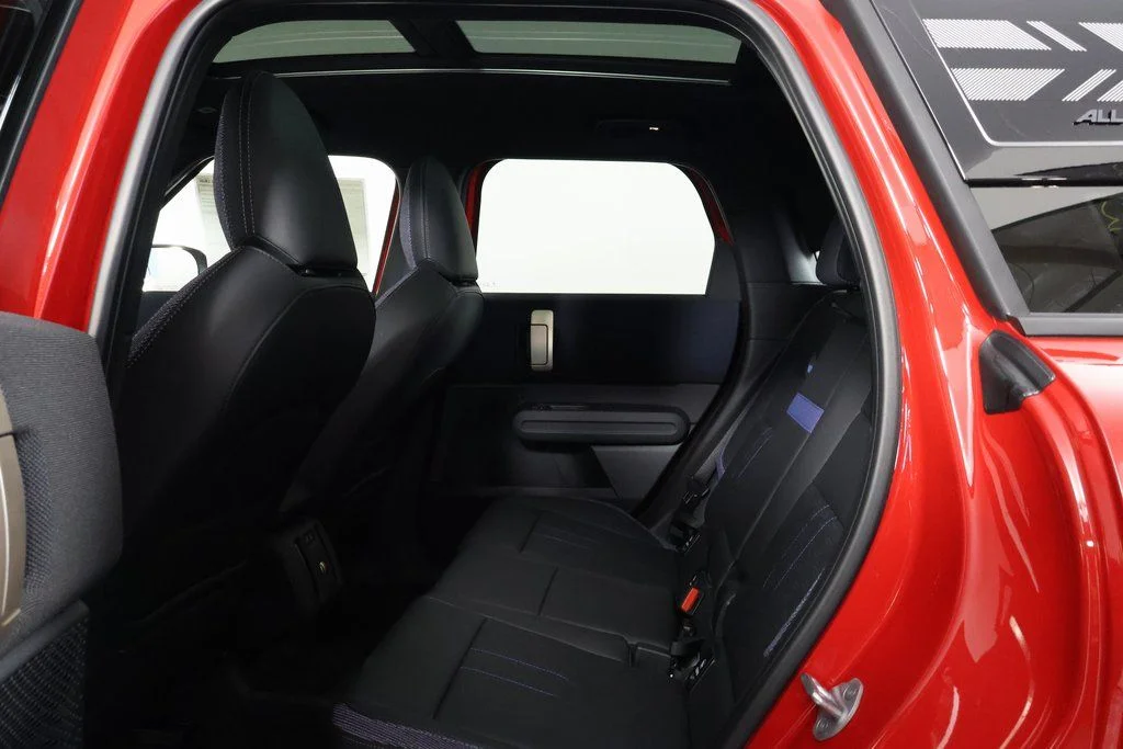 Used 2026 Chili Red MINI Signature Plus image 6
