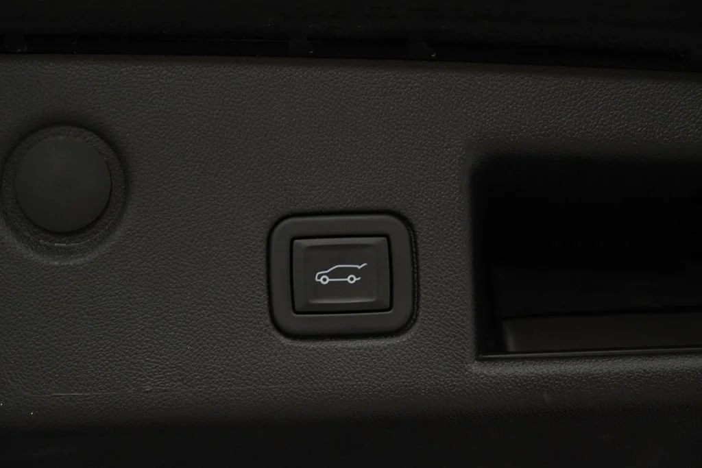 Used 2024 Mosaic Black Metallic Chevrolet RS image 27