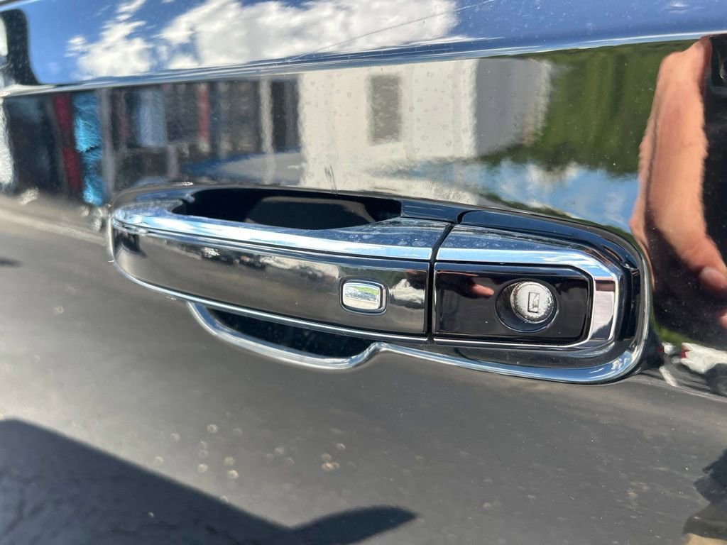 Used 2024 Onyx Black GMC Denali image 14