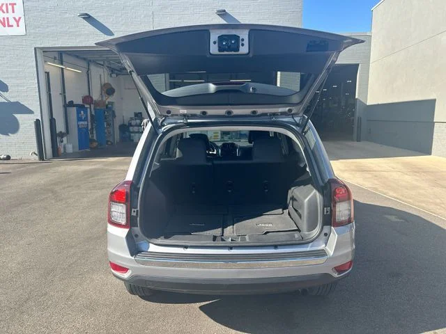 Used 2015 Silver Jeep Latitude image 24