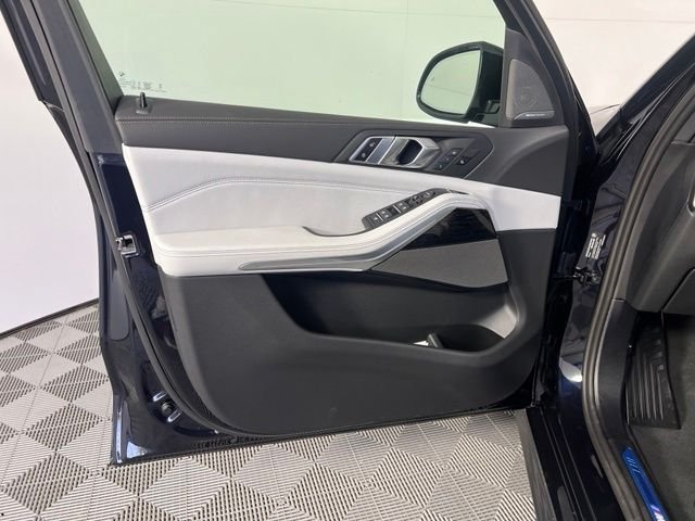 New 2026 Black BMW sDrive40i image 17