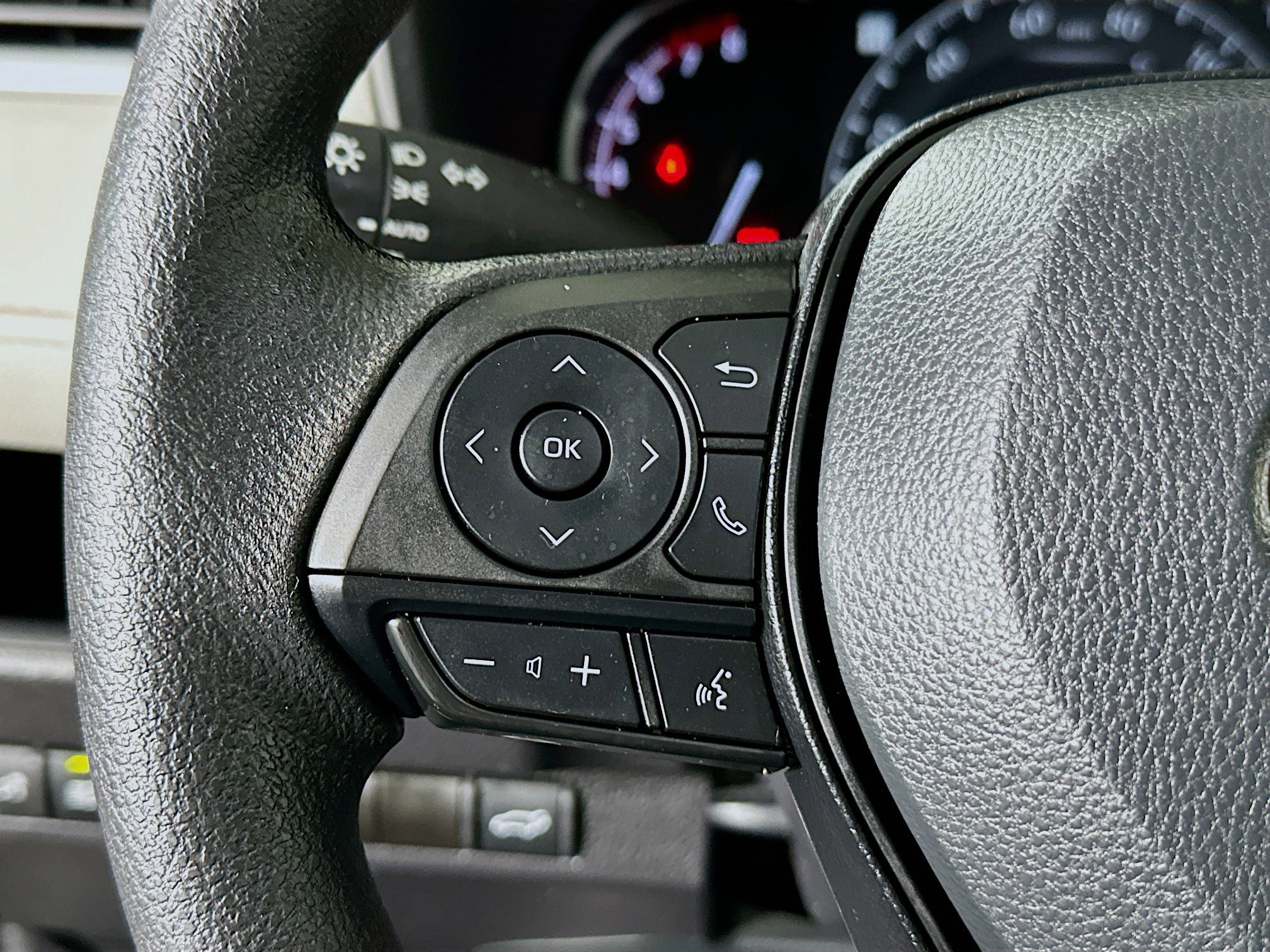 Used 2025 Midnight Black Metallic Toyota XLE image 16