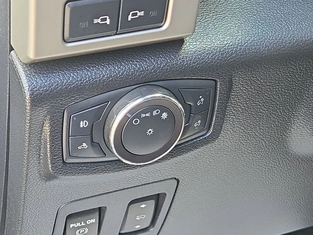 Used 2019 Green Ford Lariat image 32