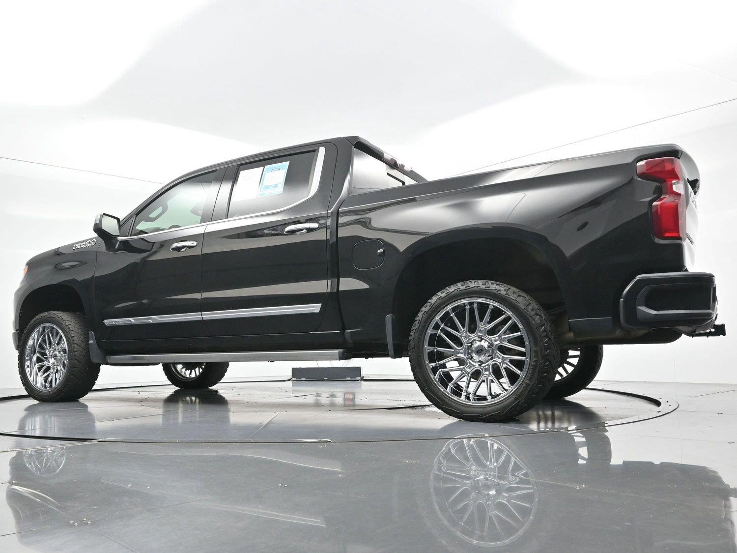 Used 2023 Black Chevrolet High Country image 42