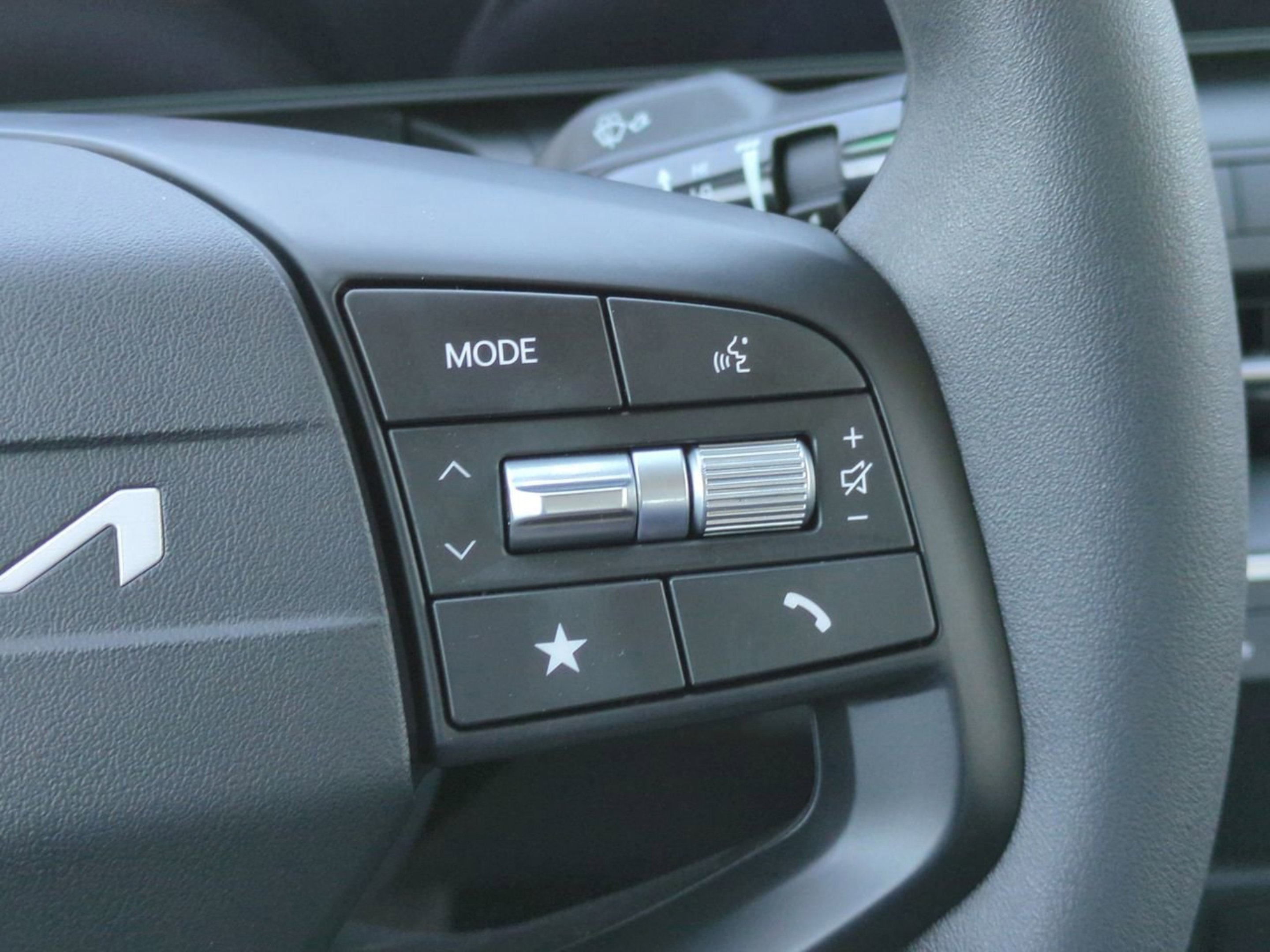 New 2026 Snow White Pearl Kia LX image 22