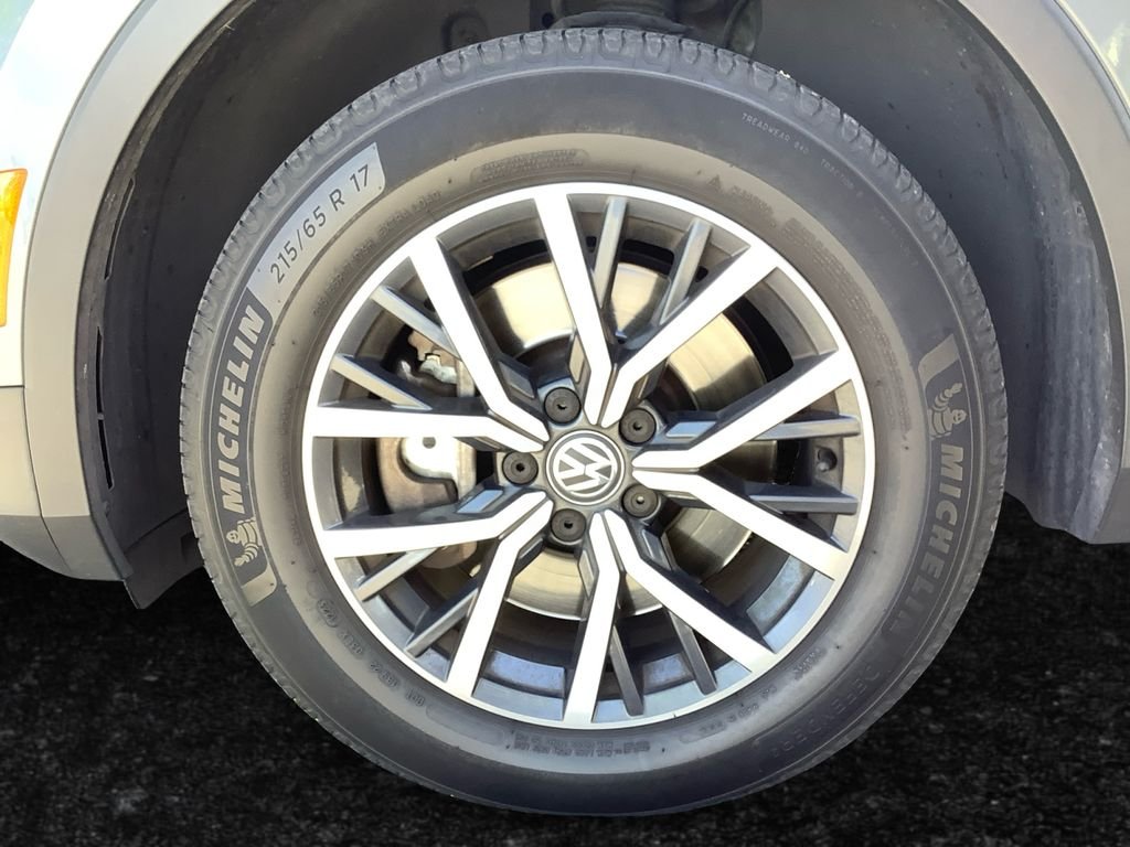 Used 2020  Volkswagen 2.0T SE image 27