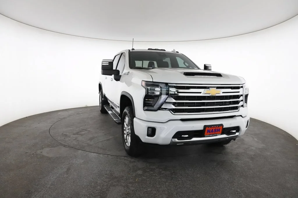 Certified Used 2025 Iridescent Pearl Tricoat Chevrolet High Country image 3