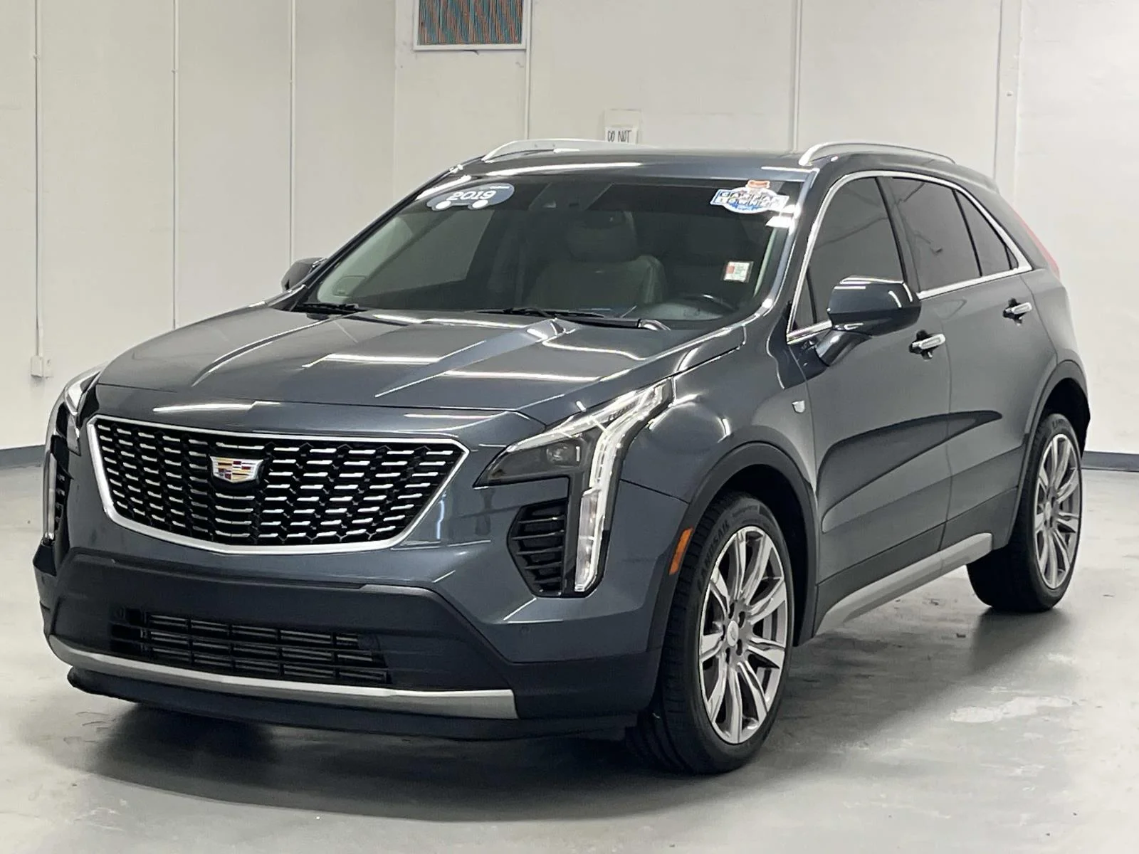 Used 2019 SHADOW METALLIC Cadillac FWD Premium Luxury image 4