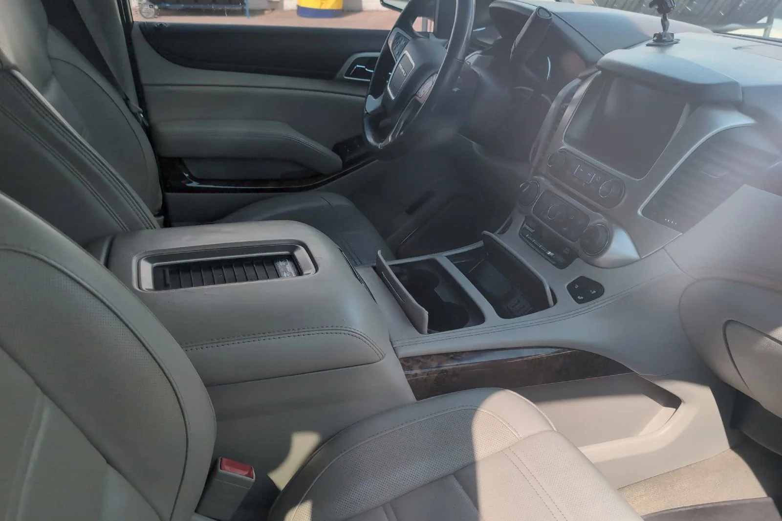 Used 2016 WHITE FROST TRICOAT GMC Denali image 4