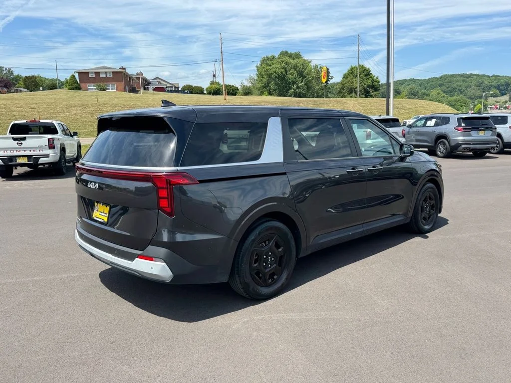 Used 2025 Gray Kia LXS image 4