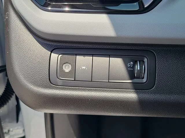 New 2027 Summit White Chevrolet LT image 21