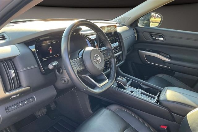Used 2023 Gray Nissan Platinum image 12