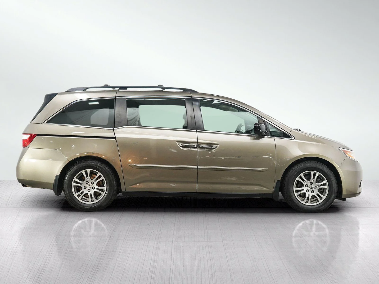 Used 2013  Honda FWD image 6
