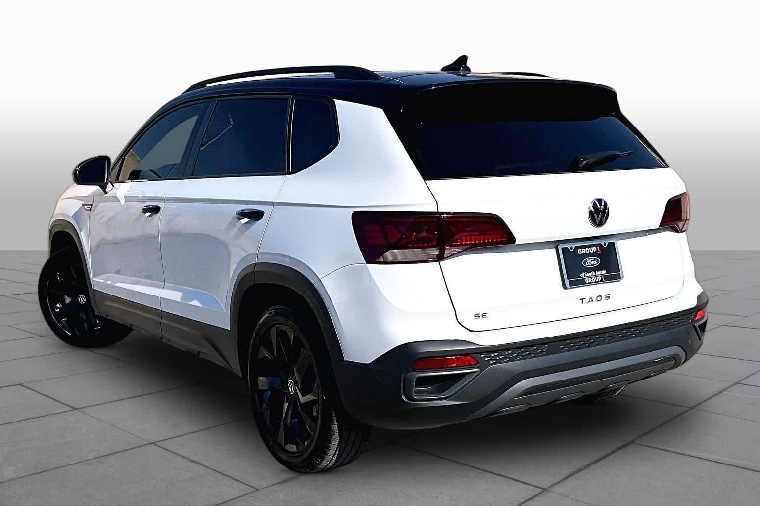 Used 2024 Pure White w/ Deep Black Roof Volkswagen SE Black image 6
