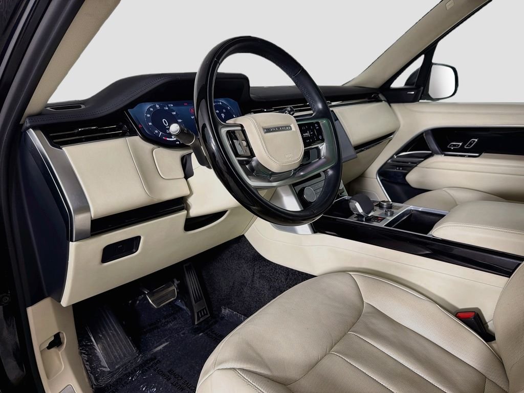 Used 2023 Black Land Rover SE image 9