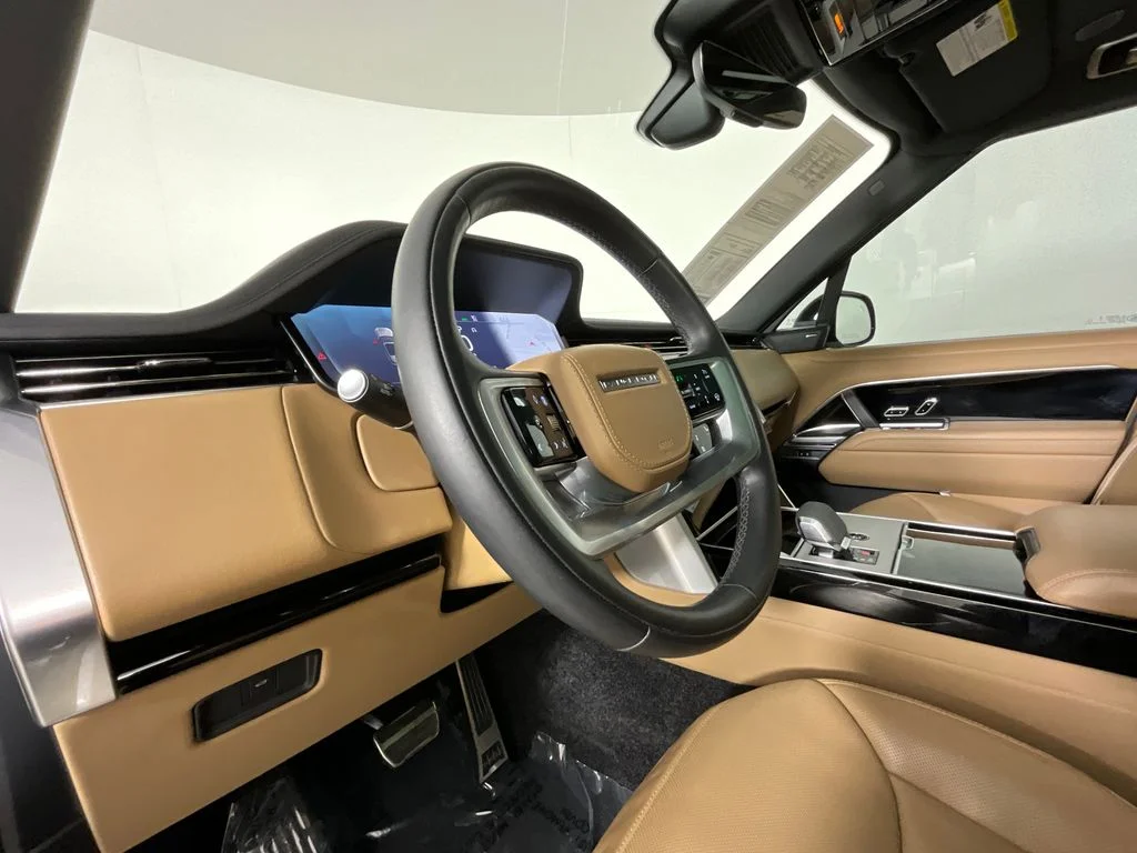 Used 2024 Black Land Rover SE image 15