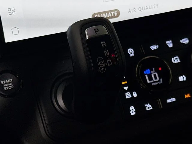 New 2026 Narvik Black Land Rover OCTA Black image 19