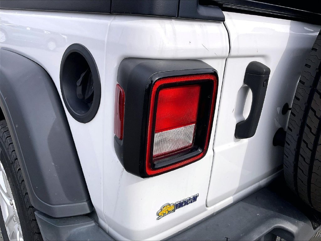 Used 2022 Bright White Clearcoat Jeep Unlimited Sport S image 28