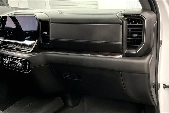 Used 2024 Summit White GMC SLE image 19