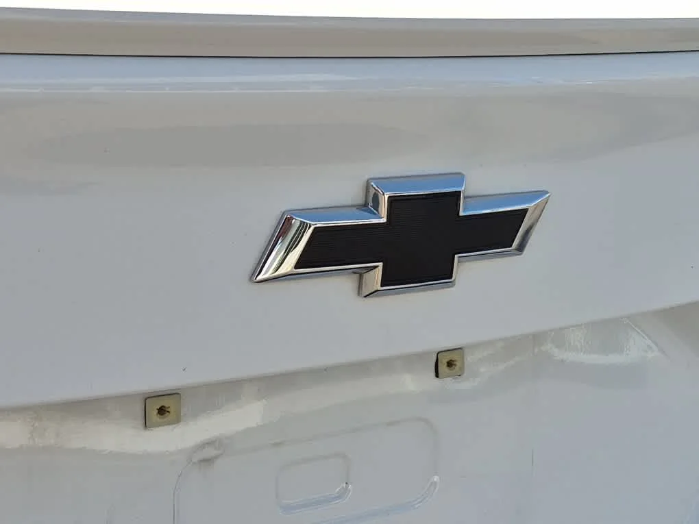 Used 2019 Summit White Chevrolet LT image 21
