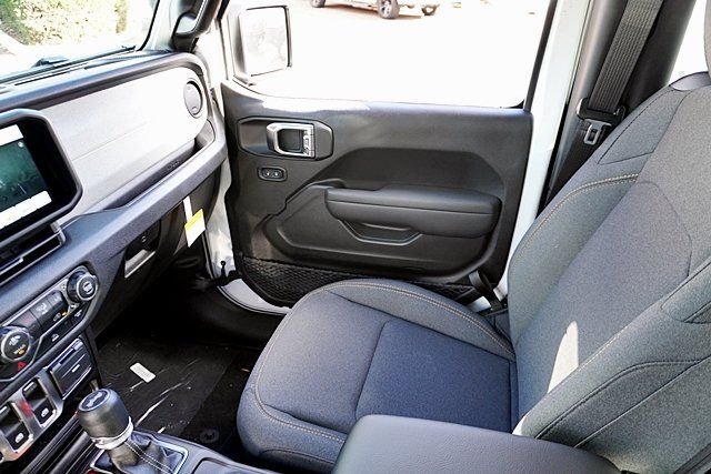 New 2026 Bright White Clear-Coat Exterior Paint Jeep Sport image 25