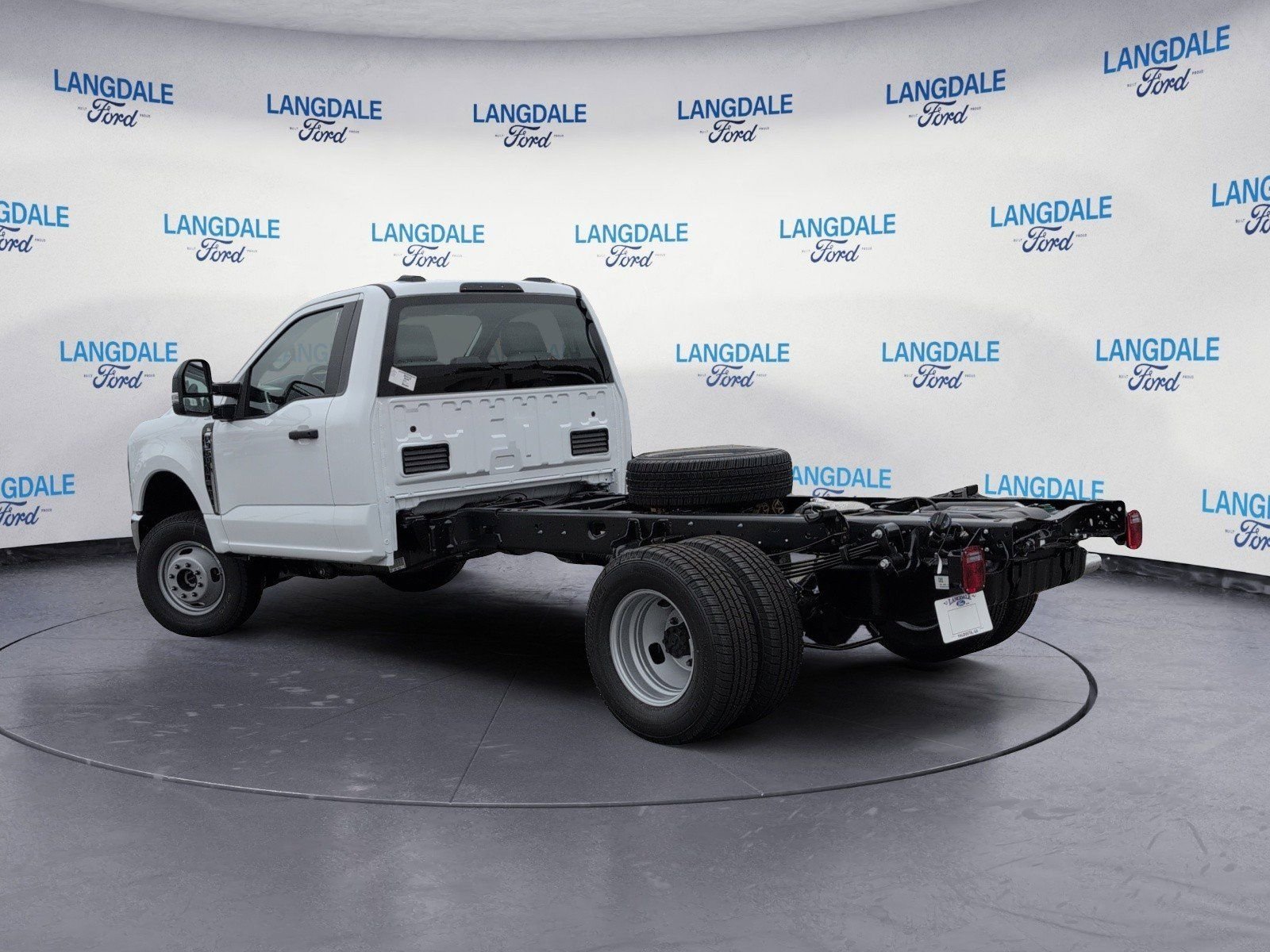 2026 Ford F-350 Super Duty Chassis Cab XL - Photo 9
