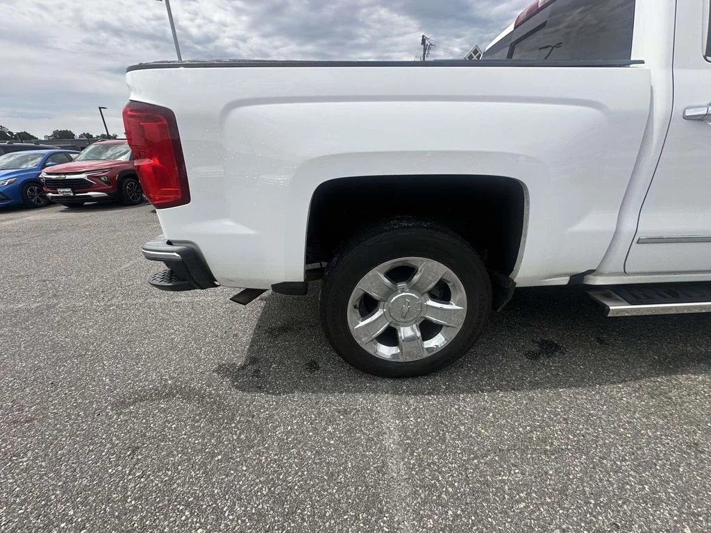 Used 2018 White Chevrolet LTZ image 6