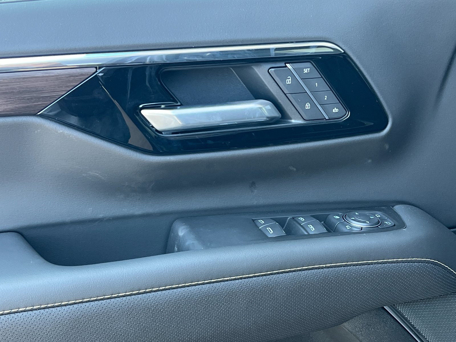 2026 Chevrolet Suburban Premier - Photo 11