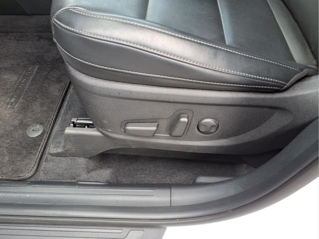 Used 2025 White Kia S image 21