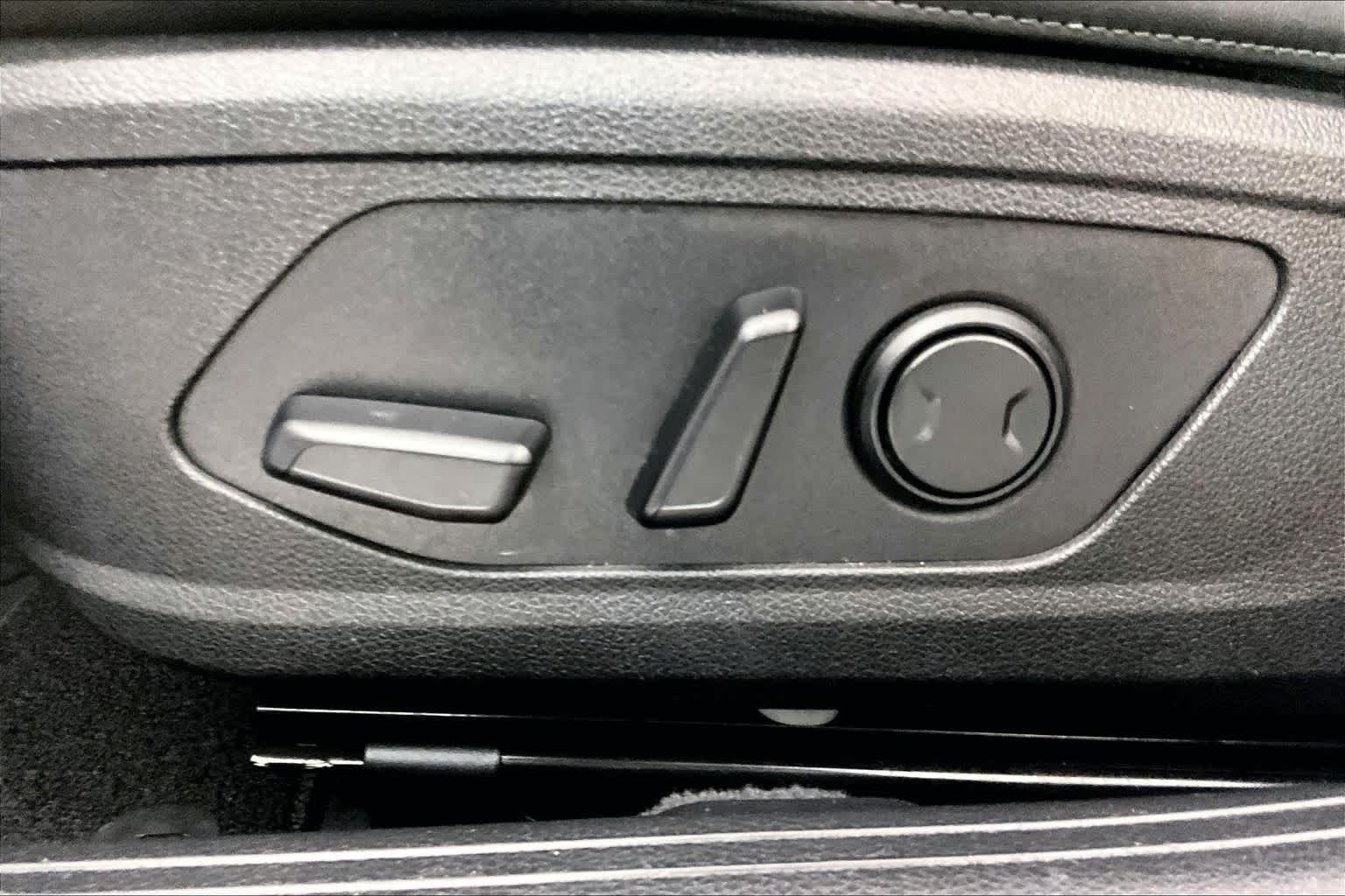 Used 2022 Glacial White Pearl Kia EX image 29