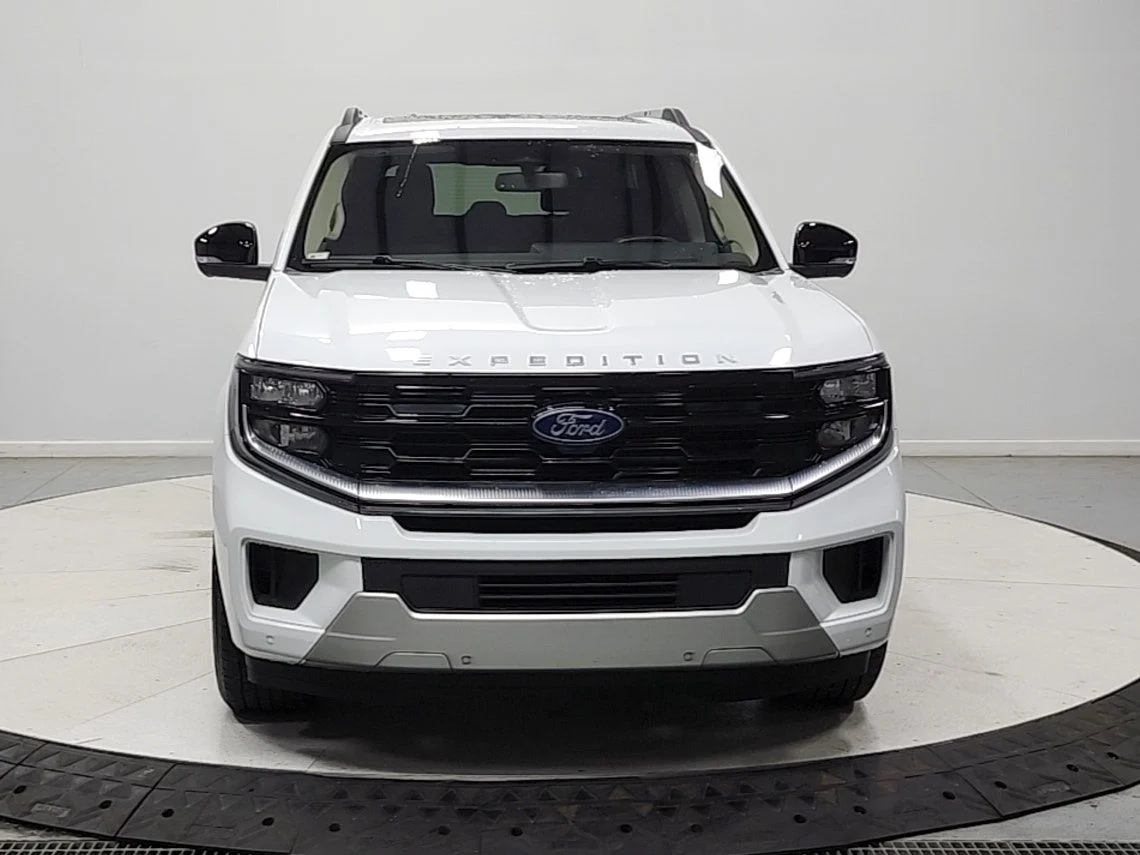 Used 2025 White Ford Platinum image 3