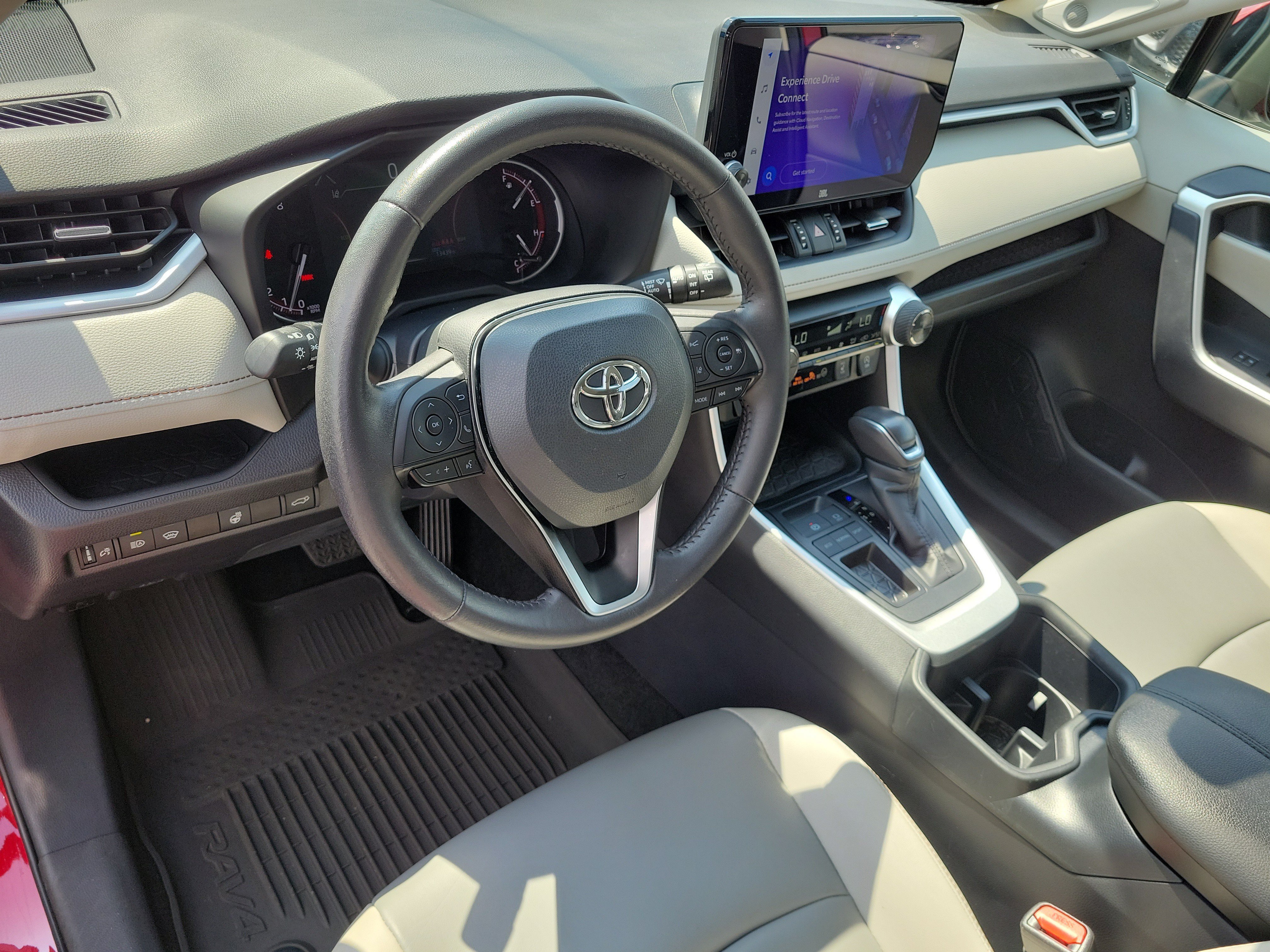 Used 2025 Pearl Toyota XLE Premium image 13