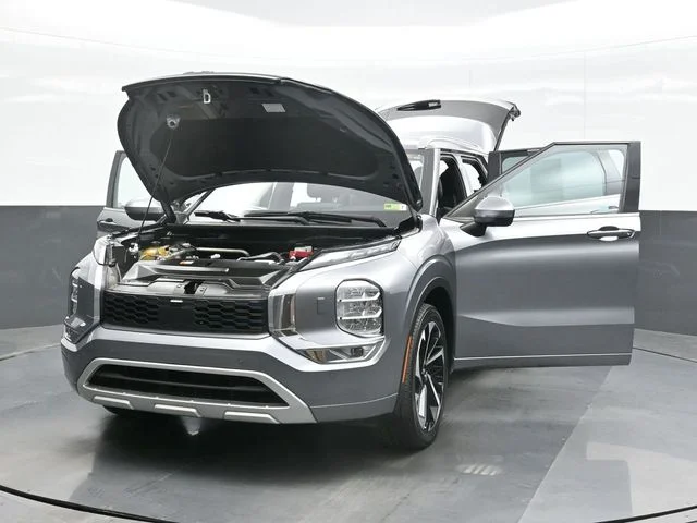 Used 2022  Mitsubishi SEL image 30