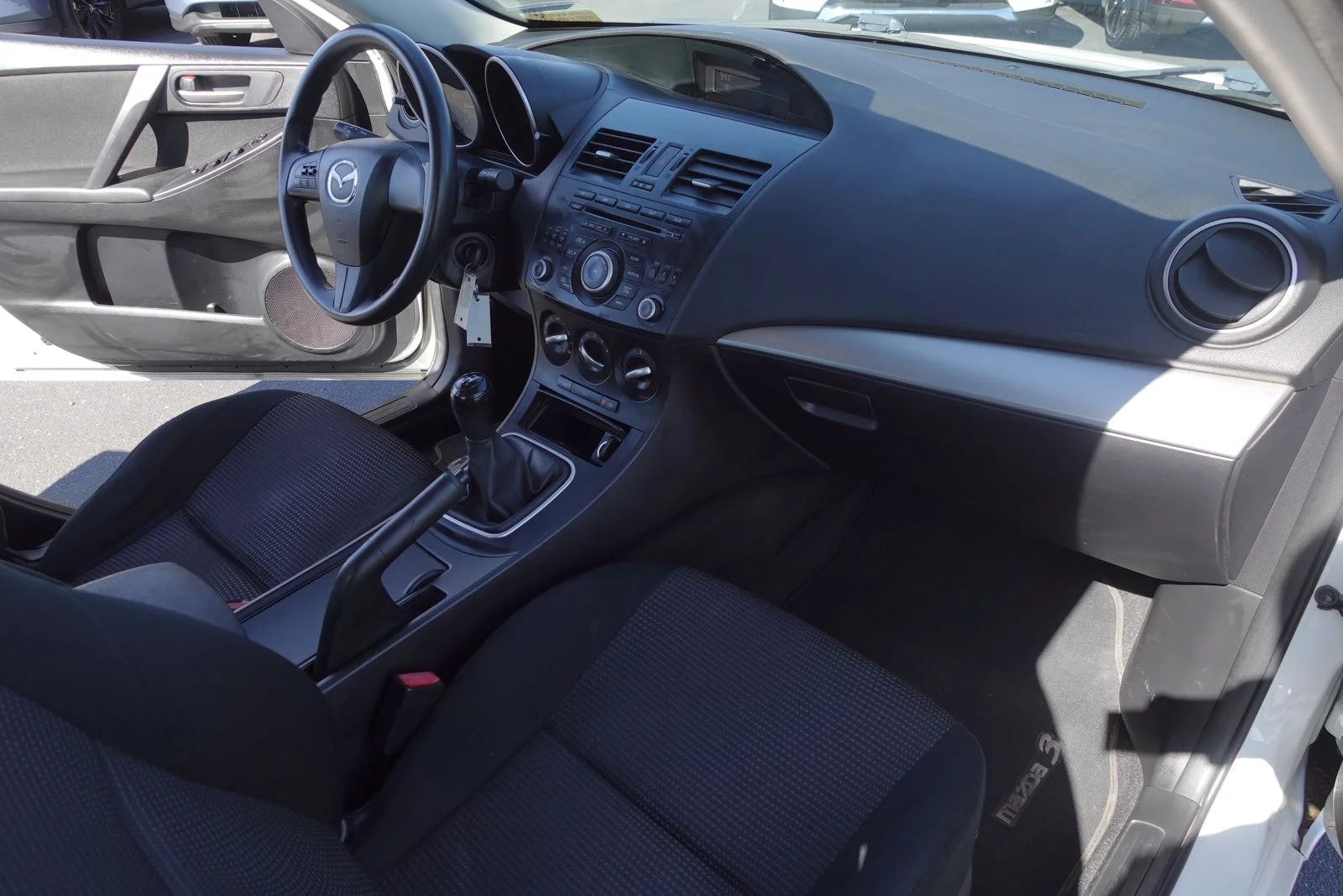Used 2013 Crystal White Pearl Mica Mazda i SV image 11