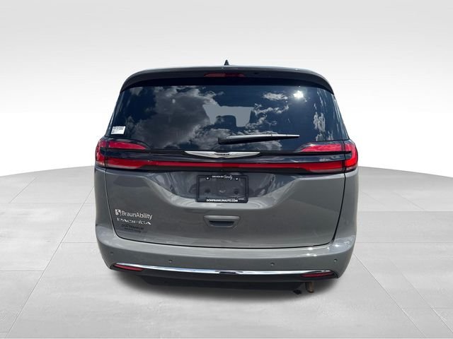 Used 2024 White Chrysler Touring image 4