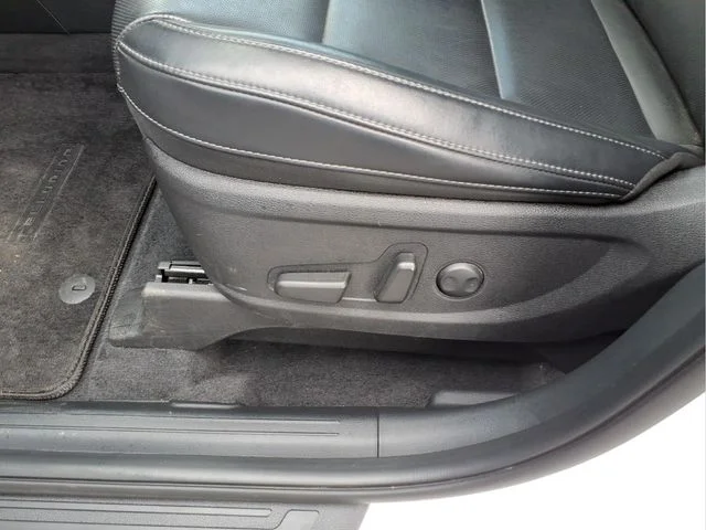Used 2025 White Kia S image 21