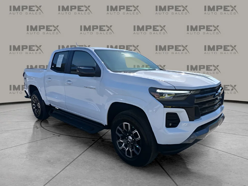Used 2025 White Chevrolet Z71 image 7