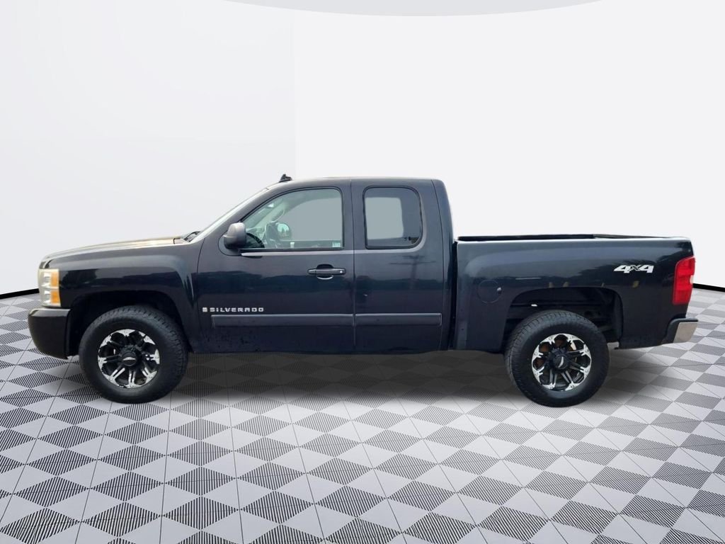 Used 2008 Black Chevrolet LT image 3