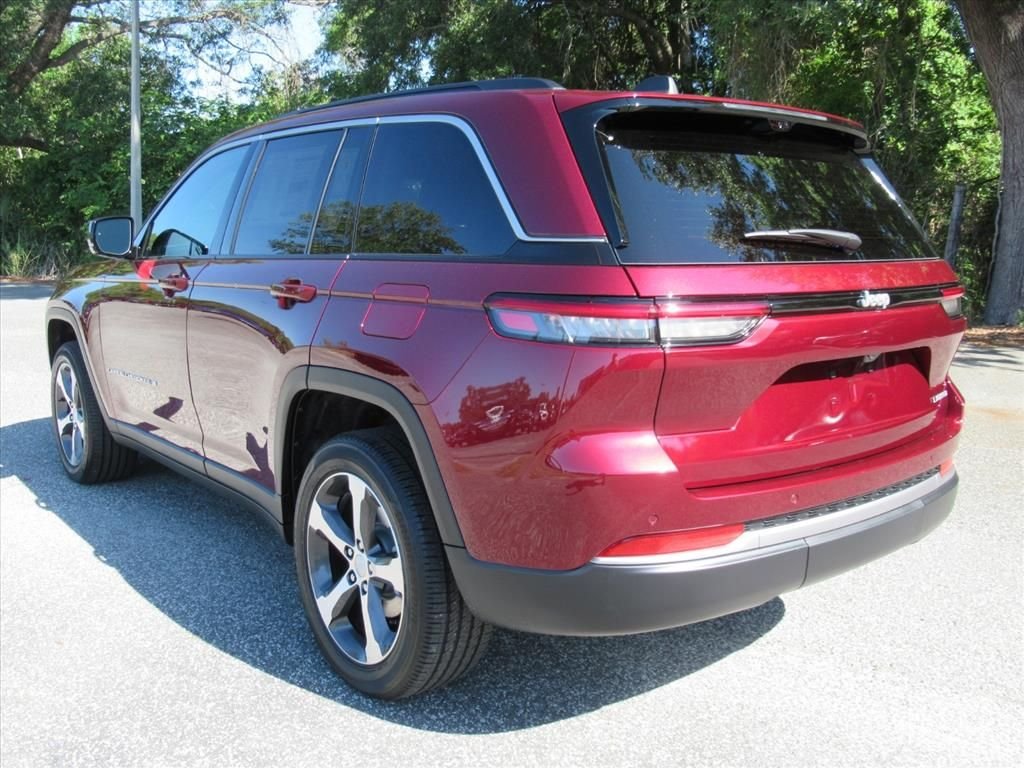 New 2026 Velvet Red Pearl-Coat Exterior Paint Jeep Limited image 5