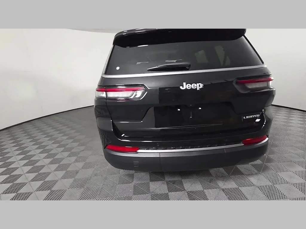 New 2026 Diamond Black Crystal Pearl-Coat Exterior Paint Jeep Limited image 28